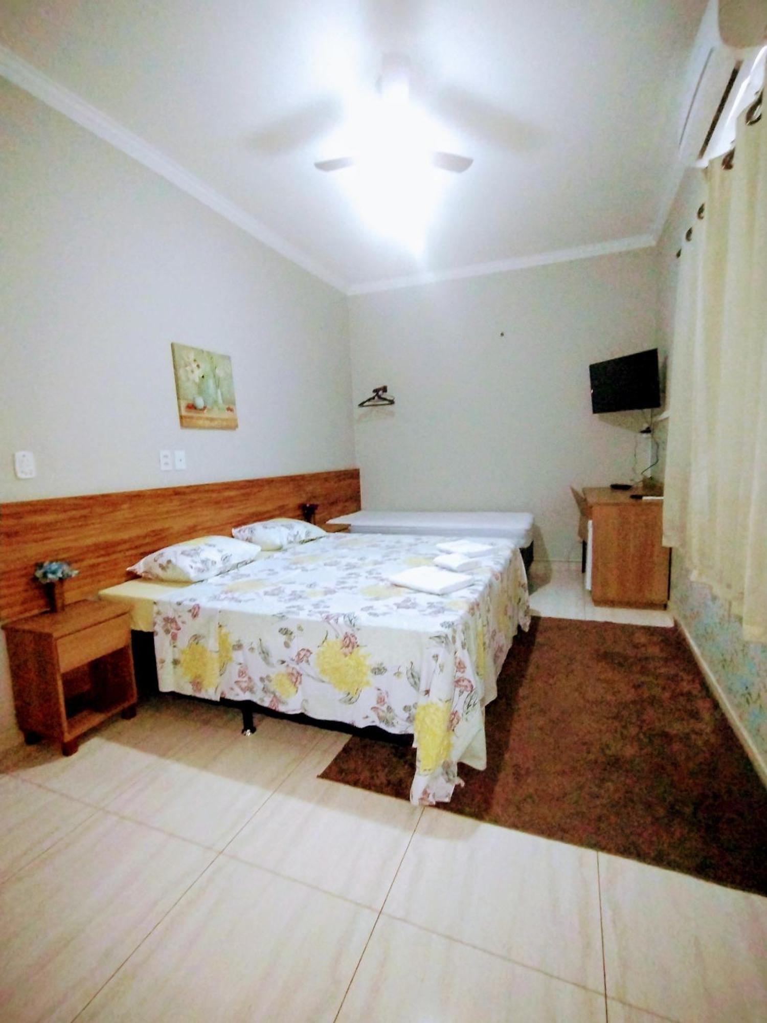 Pouso Oliveira Suites São João Batista do Glória Buitenkant foto