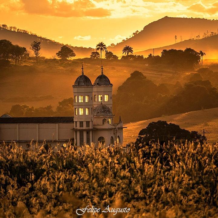 Pouso Oliveira Suites São João Batista do Glória Buitenkant foto